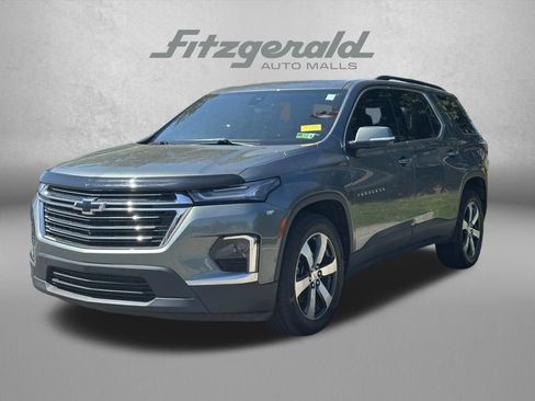 Certified 2022 Chevrolet Traverse LT w/ LT Premium Package AWD/4WD image 2