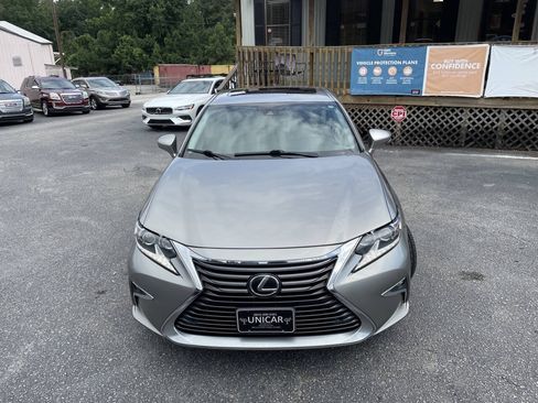 Used 2017 Lexus ES 350 w/ Luxury Package FWD image 2