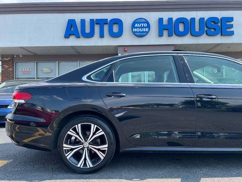 Used 2021 Volkswagen Passat 2.0T SE FWD image 40