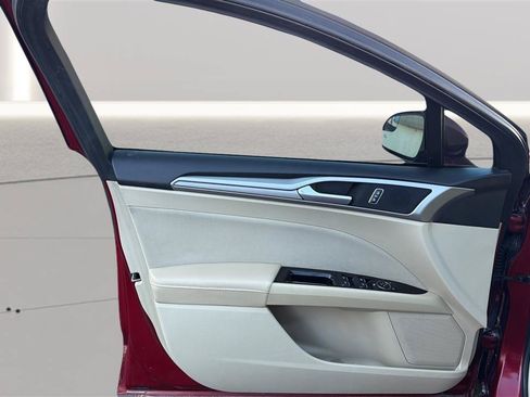 Used 2015 Ford Fusion SE FWD image 18