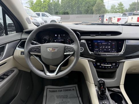 Used 2020 Cadillac XT6 Premium Luxury FWD image 23