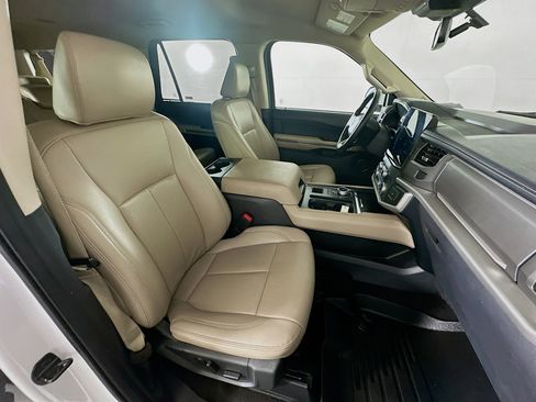 Used 2023 Ford Expedition Max XLT image 31