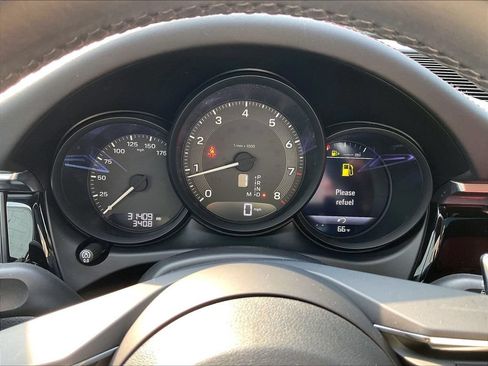 Certified 2023 Porsche Macan AWD/4WD image 25