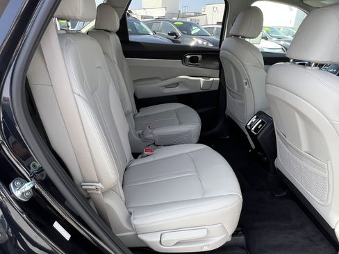Used 2022 Kia Sorento S image 20