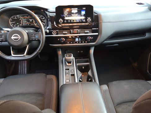 Used 2024 Nissan Pathfinder SV image 12