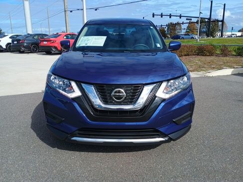 Used 2018 Nissan Rogue S image 2