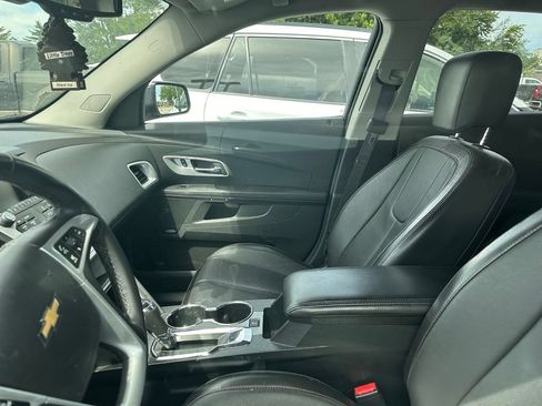 Used 2017 Chevrolet Equinox Premier w/ Enhanced Convenience Package AWD/4WD image 6