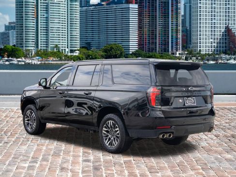 Used 2025 Chevrolet Suburban Z71 image 7