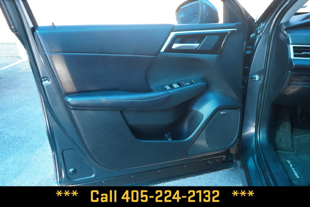 Used 2025 Mitsubishi Outlander SE FWD image 15