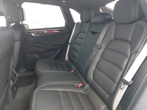 Certified 2025 Porsche Macan S AWD/4WD image 16