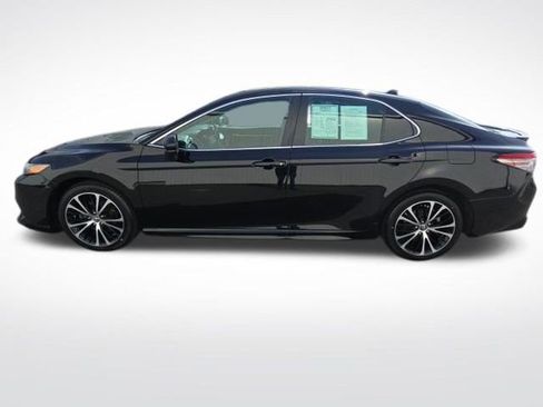 Used 2019 Toyota Camry SE image 4