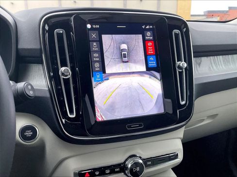 New 2026 Volvo XC40 B5 Plus w/ Protection Package Premier image 20