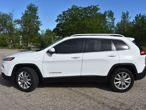 Used 2014 Jeep Cherokee Limited w/ Luxury Group AWD/4WD image 3