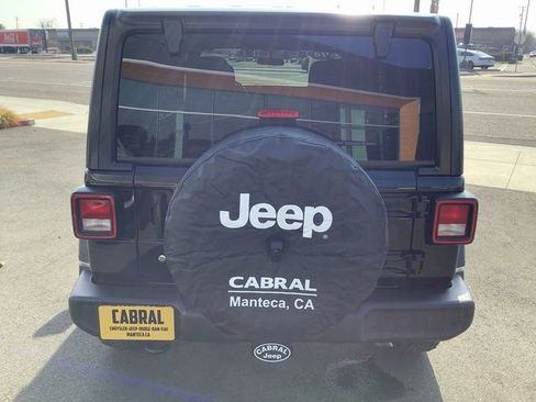 Used 2018 Jeep Wrangler Unlimited Sport S image 27