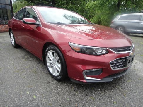 Used 2017 Chevrolet Malibu LT w/ LPO, Convenience Package 2 FWD image 3