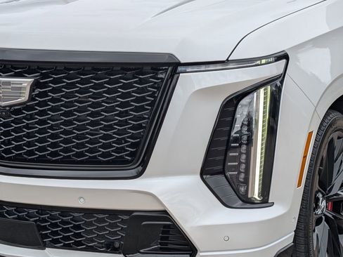 Used 2025 Cadillac Escalade V AWD/4WD image 8