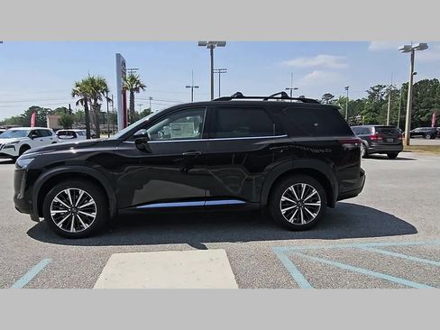 New 2026 Nissan Pathfinder Platinum FWD image 26