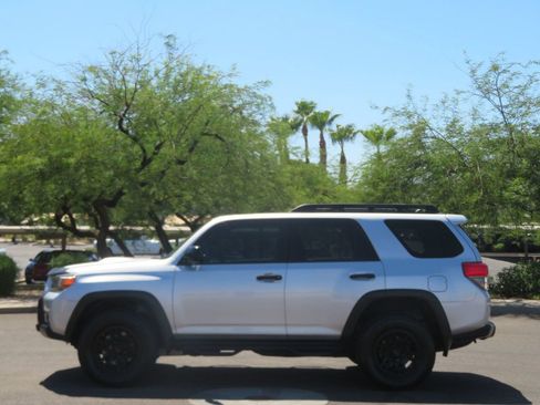 Used 2011 Toyota 4Runner Trail AWD/4WD image 2