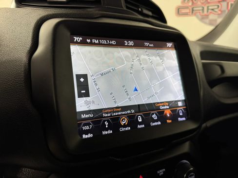 Used 2018 Jeep Renegade Trailhawk w/ UConnect 8.4 Nav Group AWD/4WD image 19