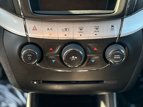 Used 2020 Dodge Journey SE image 21