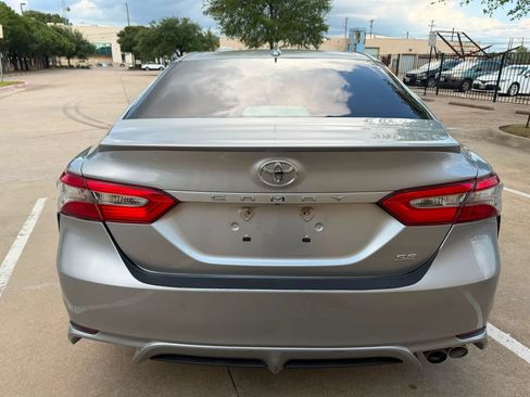 Used 2019 Toyota Camry SE FWD image 9