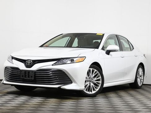 Used 2020 Toyota Camry XLE FWD image 1