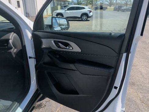 Certified 2023 Chevrolet Traverse LT image 9