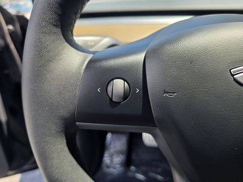 Used 2022 Tesla Model Y Performance AWD/4WD image 24