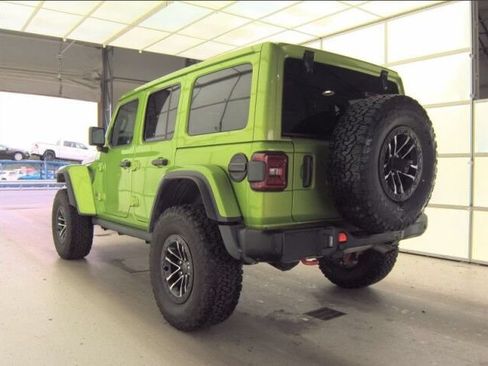 Used 2025 Jeep Wrangler Unlimited Rubicon AWD/4WD image 3