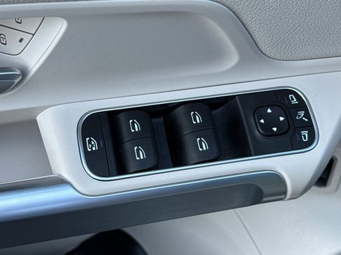 Certified 2023 Mercedes-Benz EQB 250+ w/ Exclusive Package image 28