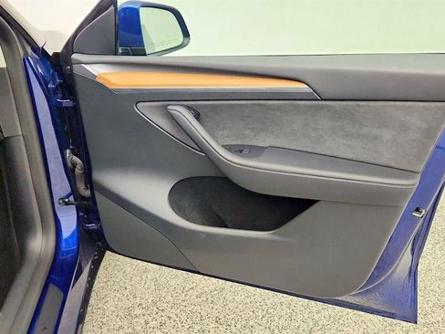 Used 2023 Tesla Model Y Performance AWD/4WD image 28