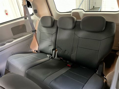 Used 2010 Chrysler Town & Country Touring w/ Heated Seat Group image 27