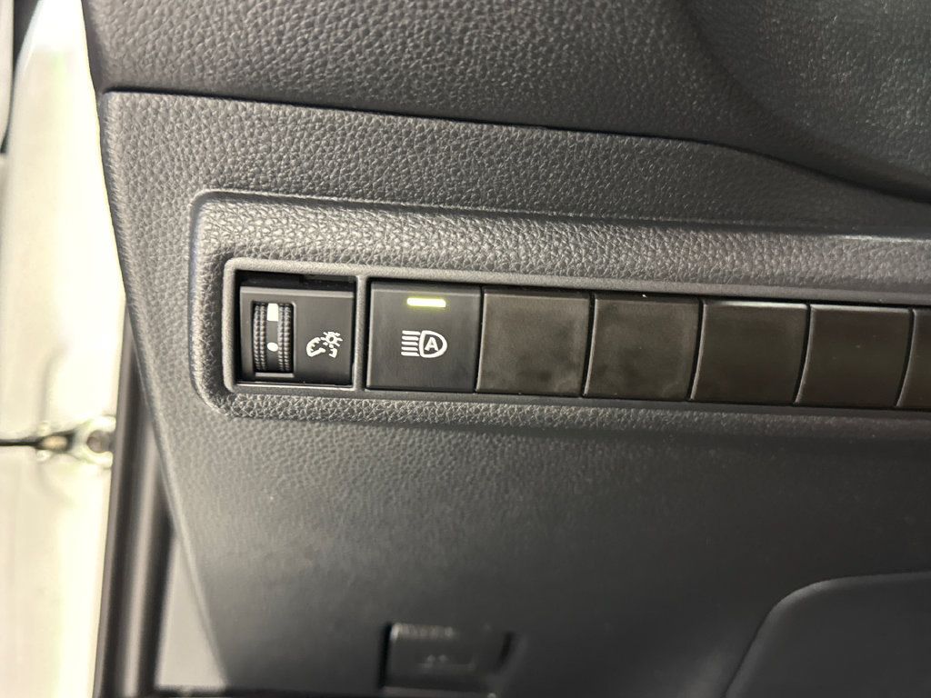 Used 2021 Toyota Corolla LE FWD image 21