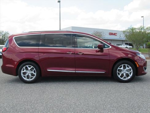 Used 2019 Chrysler Pacifica Touring-L Plus w/ Advanced Safetytec Group image 2
