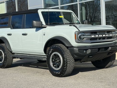 Used 2021 Ford Bronco Big Bend w/ Sasquatch Package image 2