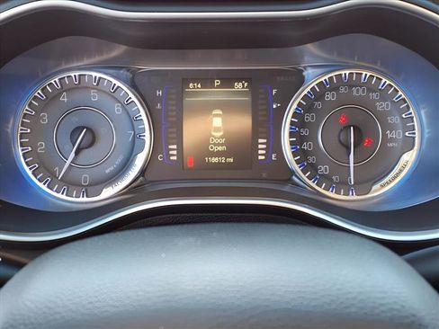 Used 2016 Chrysler 200 Limited image 6