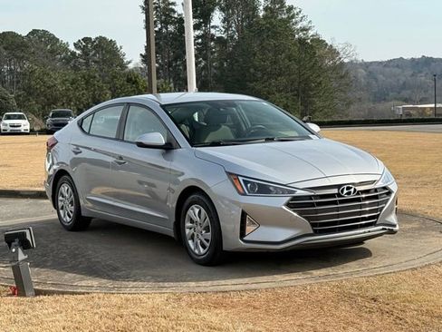 Used 2020 Hyundai Elantra SE w/ Cargo Package (C1) FWD image 9