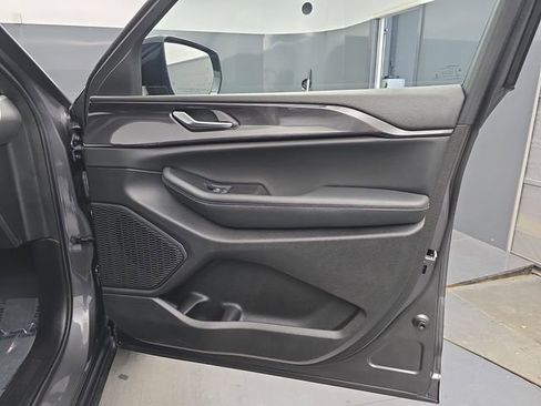 Used 2023 Jeep Grand Cherokee Altitude image 44