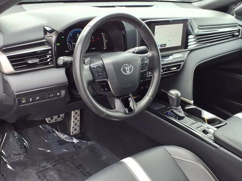Used 2025 Toyota Camry SE FWD image 18