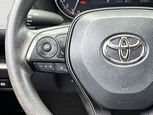 Used 2024 Toyota RAV4 XLE FWD image 12