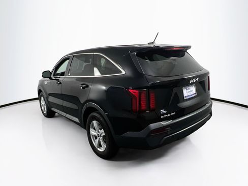Used 2023 Kia Sorento LX FWD image 7