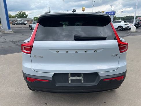 Certified 2022 Volvo XC40 T5 R-Design image 4