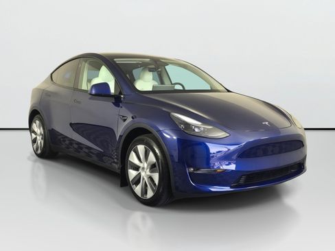 Used 2024 Tesla Model Y Long Range AWD/4WD image 8