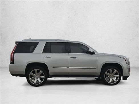 Used 2019 Cadillac Escalade Luxury AWD/4WD image 4
