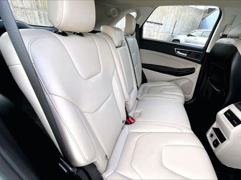 Used 2021 Ford Edge Titanium FWD image 20