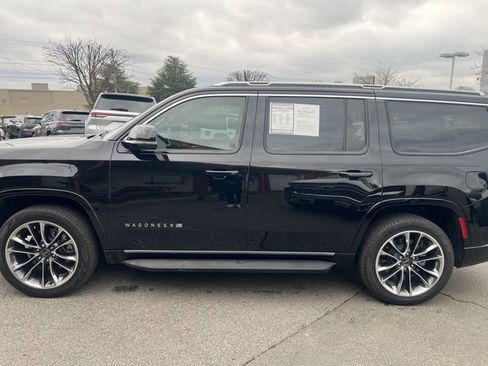 Used 2023 Jeep Wagoneer Series II w/ Premium Group I image 2