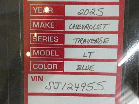 Used 2025 Chevrolet Traverse LT image 27