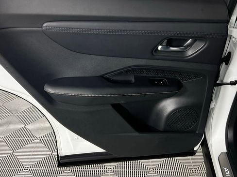 Used 2024 Nissan Ariya AWD image 25