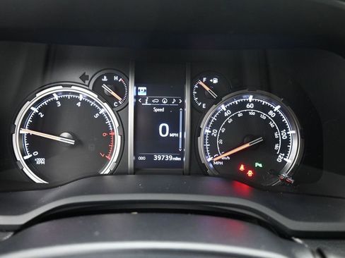 Used 2023 Toyota 4Runner Limited AWD/4WD image 18