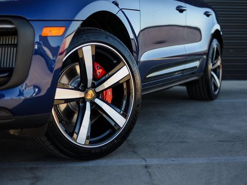 Certified 2026 Porsche Macan S AWD/4WD image 12